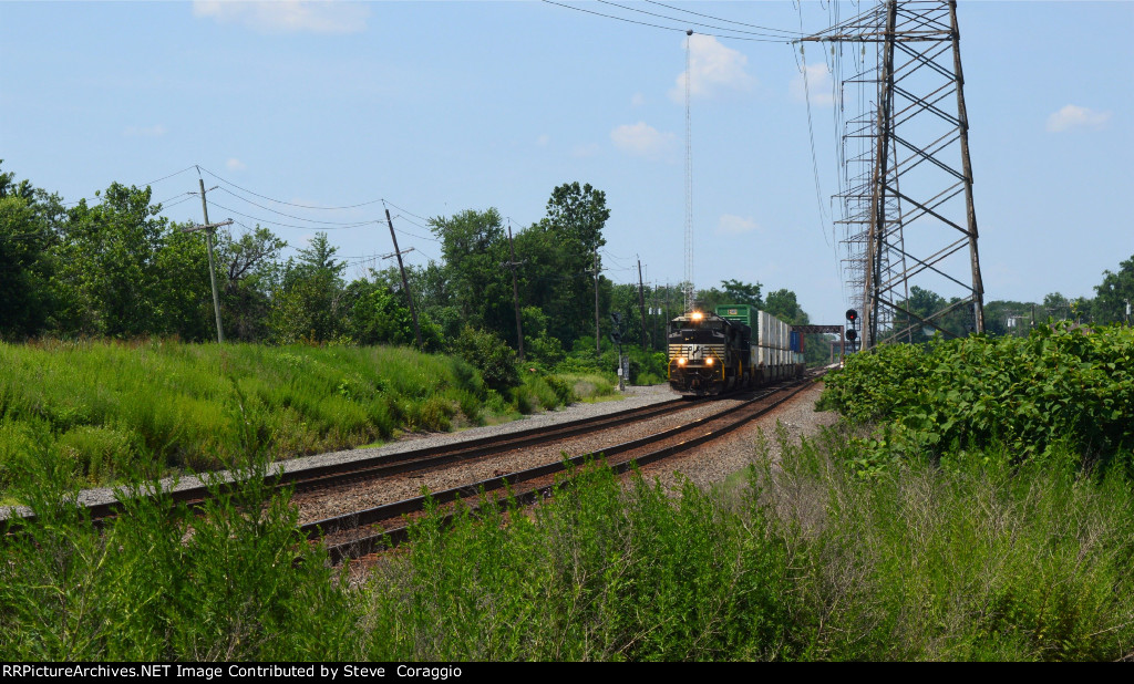 Short Intermodal Train East 